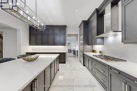 52 Klees Crescent Aurora ON L4G 3W8