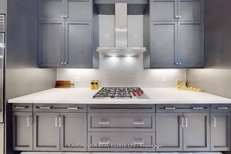 52 Klees Crescent Aurora ON L4G 3W8