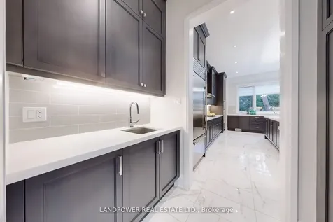 52 Klees Crescent Aurora ON L4G 3W8