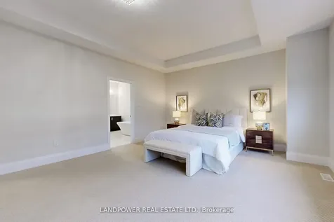 52 Klees Crescent Aurora ON L4G 3W8