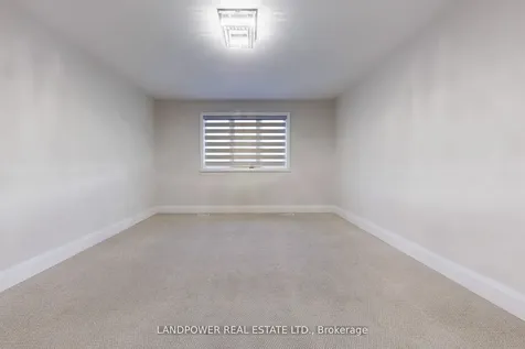 52 Klees Crescent Aurora ON L4G 3W8