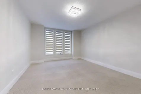 52 Klees Crescent Aurora ON L4G 3W8