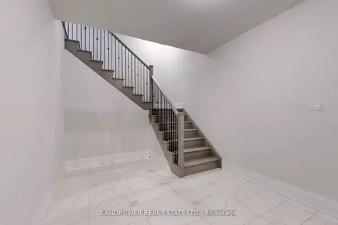 52 Klees Crescent Aurora ON L4G 3W8