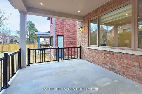 52 Klees Crescent Aurora ON L4G 3W8