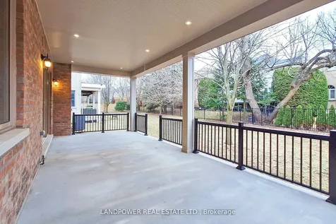 52 Klees Crescent Aurora ON L4G 3W8