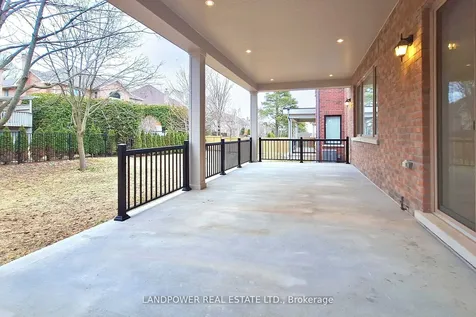 52 Klees Crescent Aurora ON L4G 3W8