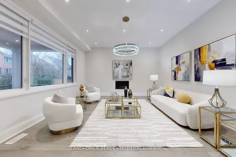 52 Klees Crescent Aurora ON L4G 3W8