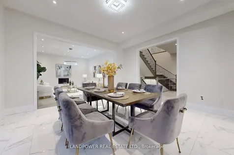 52 Klees Crescent Aurora ON L4G 3W8