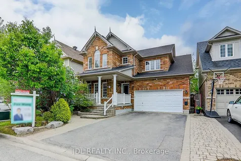 31 Chippingwood Manor Aurora ON L4G 7R4