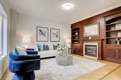 31 Chippingwood Manor Aurora ON L4G 7R4