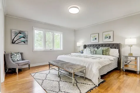 31 Chippingwood Manor Aurora ON L4G 7R4