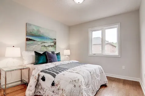 31 Chippingwood Manor Aurora ON L4G 7R4