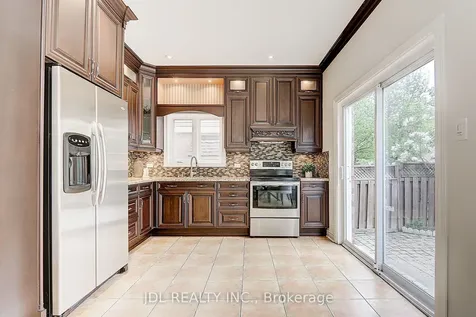 31 Chippingwood Manor Aurora ON L4G 7R4