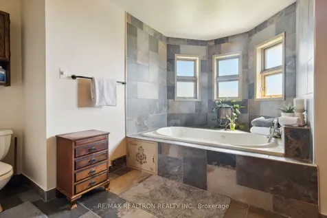 4144 Line 12 N/a Bradford West Gwillimbury ON L0L 1L0