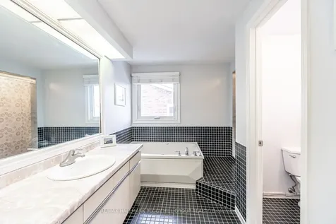 229 Orchard Heights Boulevard Aurora ON L4G 5A5