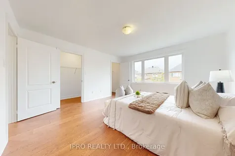 56 Acorn Lane Bradford West Gwillimbury ON L3Z 0H6