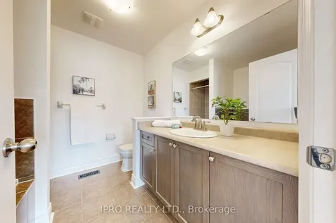 56 Acorn Lane Bradford West Gwillimbury ON L3Z 0H6