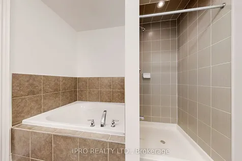 56 Acorn Lane Bradford West Gwillimbury ON L3Z 0H6