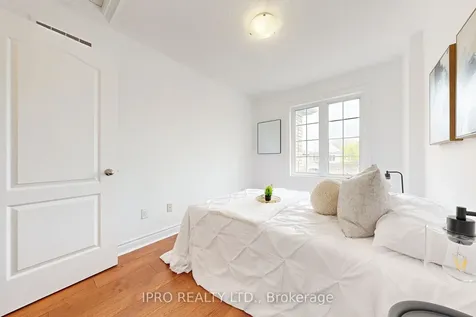 56 Acorn Lane Bradford West Gwillimbury ON L3Z 0H6