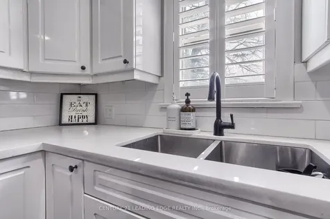 182 Hurd Street Bradford West Gwillimbury ON L3Z 1K9