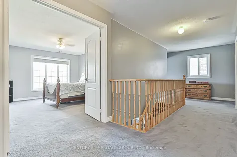 52 Perivale Gardens Aurora ON L4G 7P8