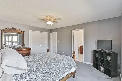 52 Perivale Gardens Aurora ON L4G 7P8