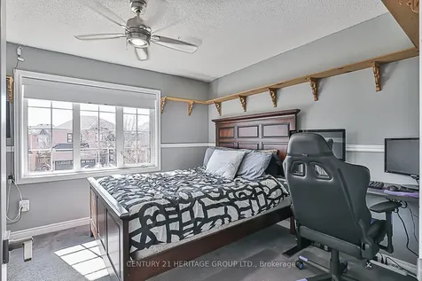 52 Perivale Gardens Aurora ON L4G 7P8