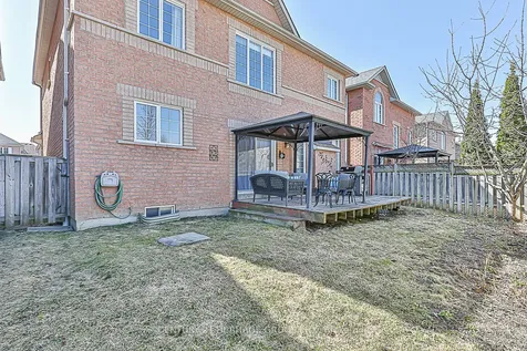 52 Perivale Gardens Aurora ON L4G 7P8