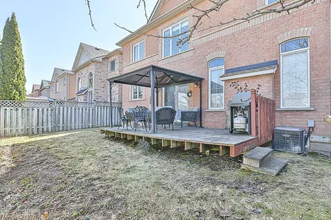 52 Perivale Gardens Aurora ON L4G 7P8