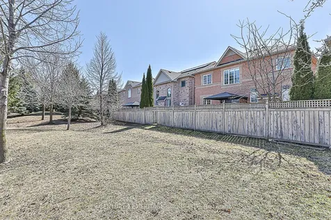 52 Perivale Gardens Aurora ON L4G 7P8