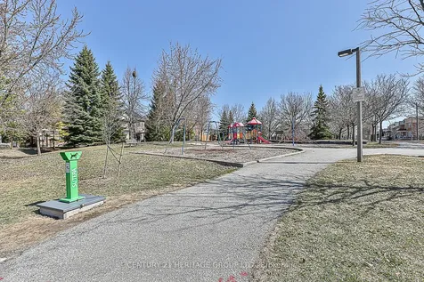 52 Perivale Gardens Aurora ON L4G 7P8