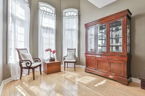 52 Perivale Gardens Aurora ON L4G 7P8