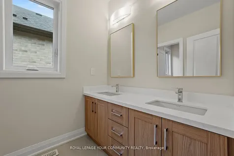 120 Lewis Honey Drive Aurora ON L4G 0J3