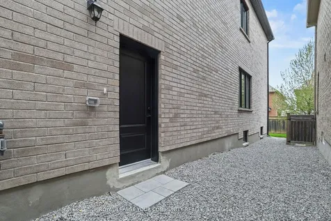 120 Lewis Honey Drive Aurora ON L4G 0J3