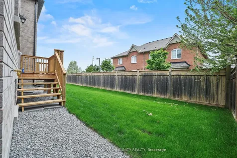 120 Lewis Honey Drive Aurora ON L4G 0J3