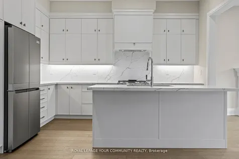 120 Lewis Honey Drive Aurora ON L4G 0J3