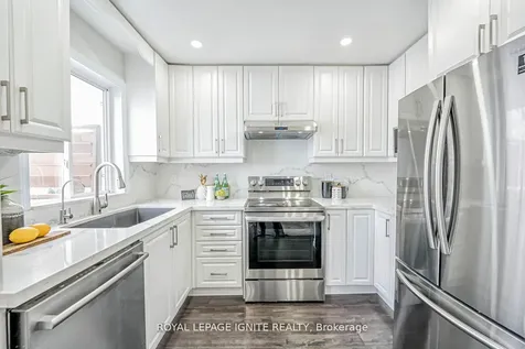 7 Natale Court Bradford West Gwillimbury ON L3Z 3B1