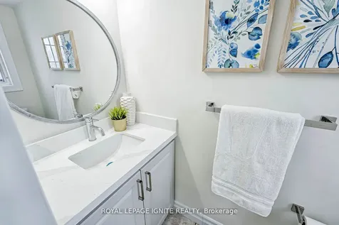 7 Natale Court Bradford West Gwillimbury ON L3Z 3B1