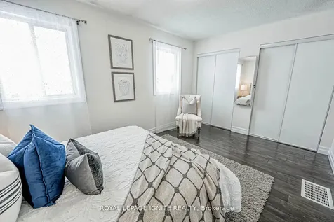 7 Natale Court Bradford West Gwillimbury ON L3Z 3B1