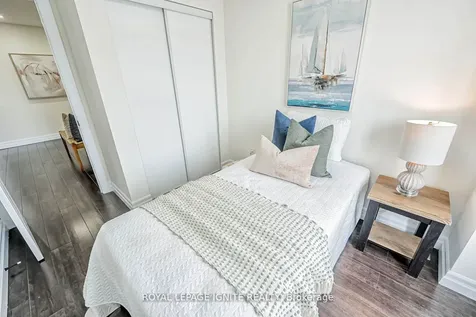 7 Natale Court Bradford West Gwillimbury ON L3Z 3B1