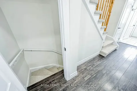 7 Natale Court Bradford West Gwillimbury ON L3Z 3B1