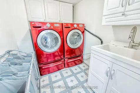 7 Natale Court Bradford West Gwillimbury ON L3Z 3B1