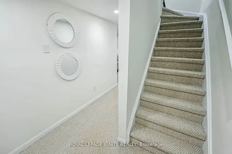 7 Natale Court Bradford West Gwillimbury ON L3Z 3B1