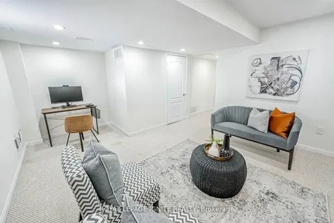 7 Natale Court Bradford West Gwillimbury ON L3Z 3B1