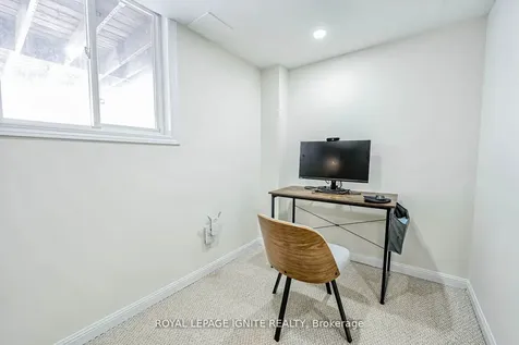 7 Natale Court Bradford West Gwillimbury ON L3Z 3B1