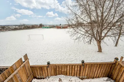 7 Natale Court Bradford West Gwillimbury ON L3Z 3B1