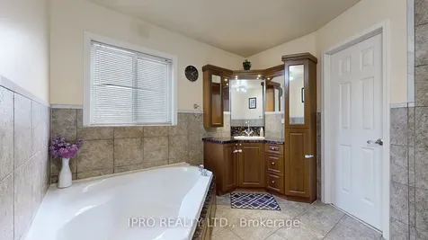 147 Professor Day Drive Bradford West Gwillimbury ON L3Z 3B9