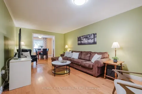 18 October Lane Aurora ON L4G 6Y1