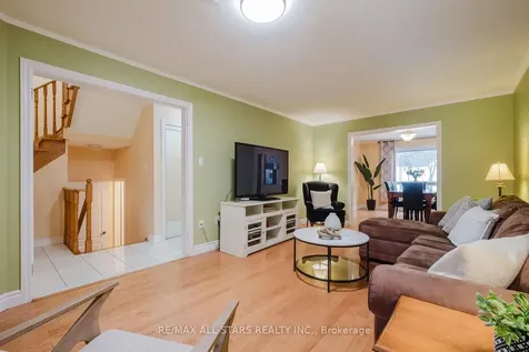 18 October Lane Aurora ON L4G 6Y1