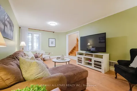 18 October Lane Aurora ON L4G 6Y1